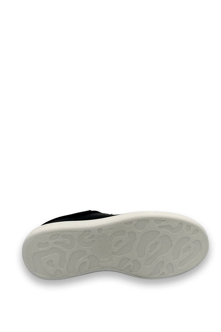 TENIS ALEXANDER MCQUEEN NEGRO TOTAL SUELA BLANCA