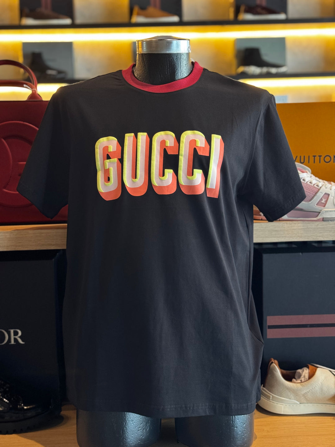 PLAYERA GUCCI CUELLO ROJO (M)