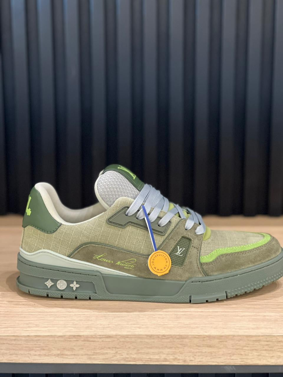 TENIS LV TRAINER VERDE GRIS