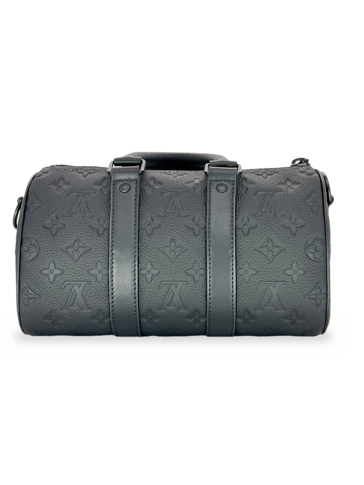 Negro Texturizado Monograma Relieve