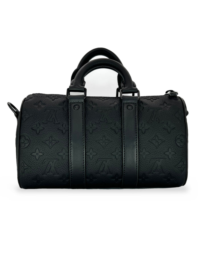 Negro Texturizado Monograma Relieve