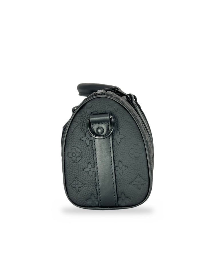Negro Texturizado Monograma Relieve