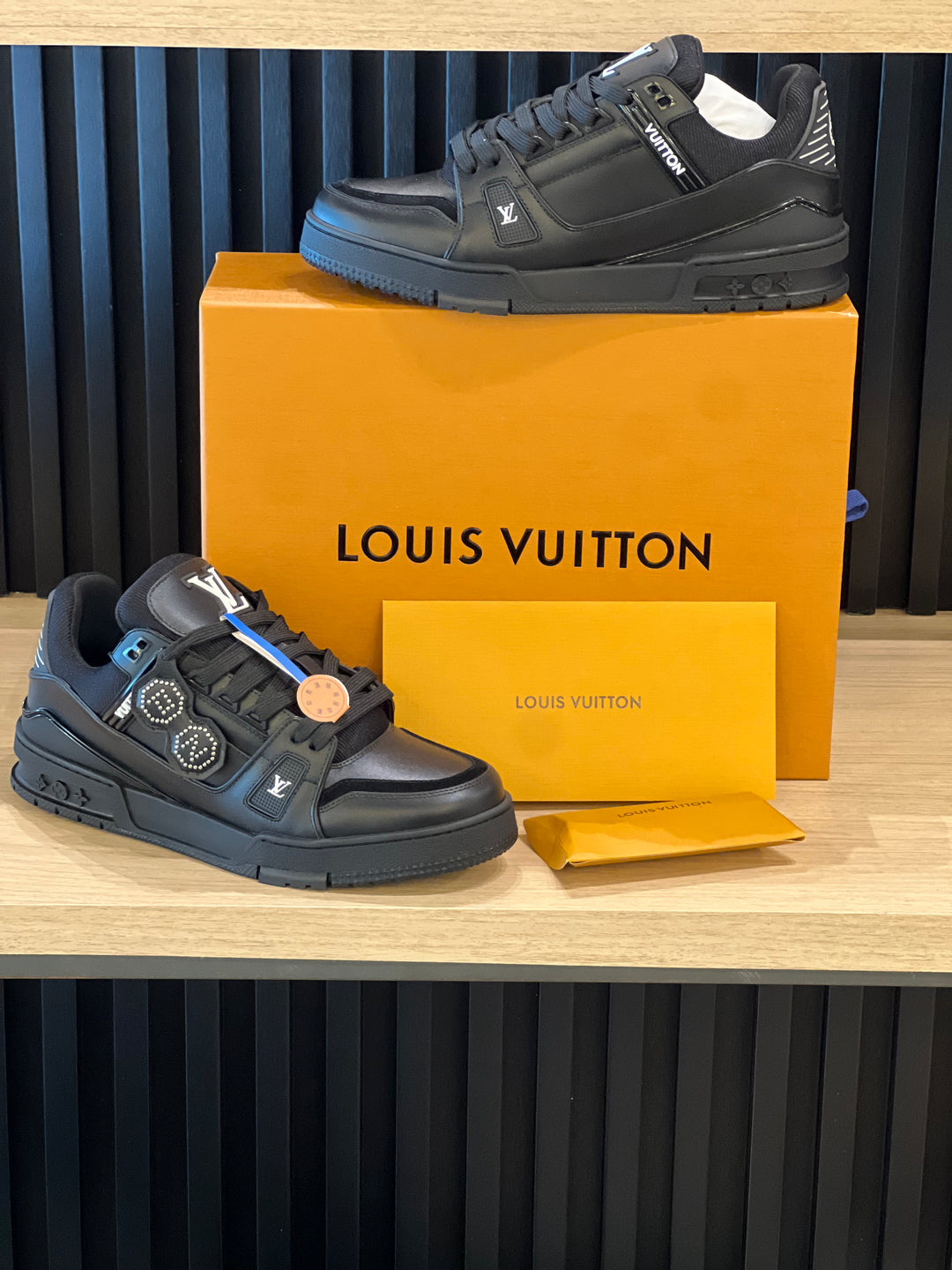 TENIS LV TRAINER NEGRO 1AIKRS