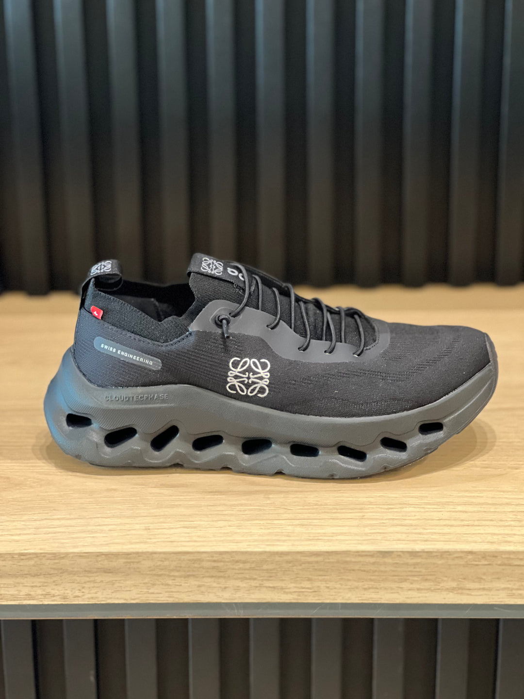TENIS ON CLOUD LOEWE NEGRO