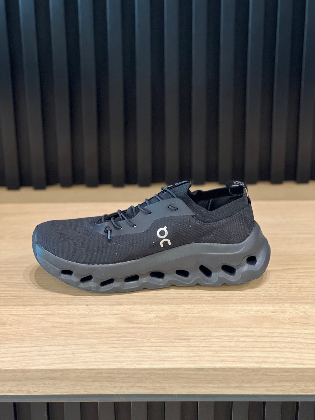 TENIS ON CLOUD LOEWE NEGRO