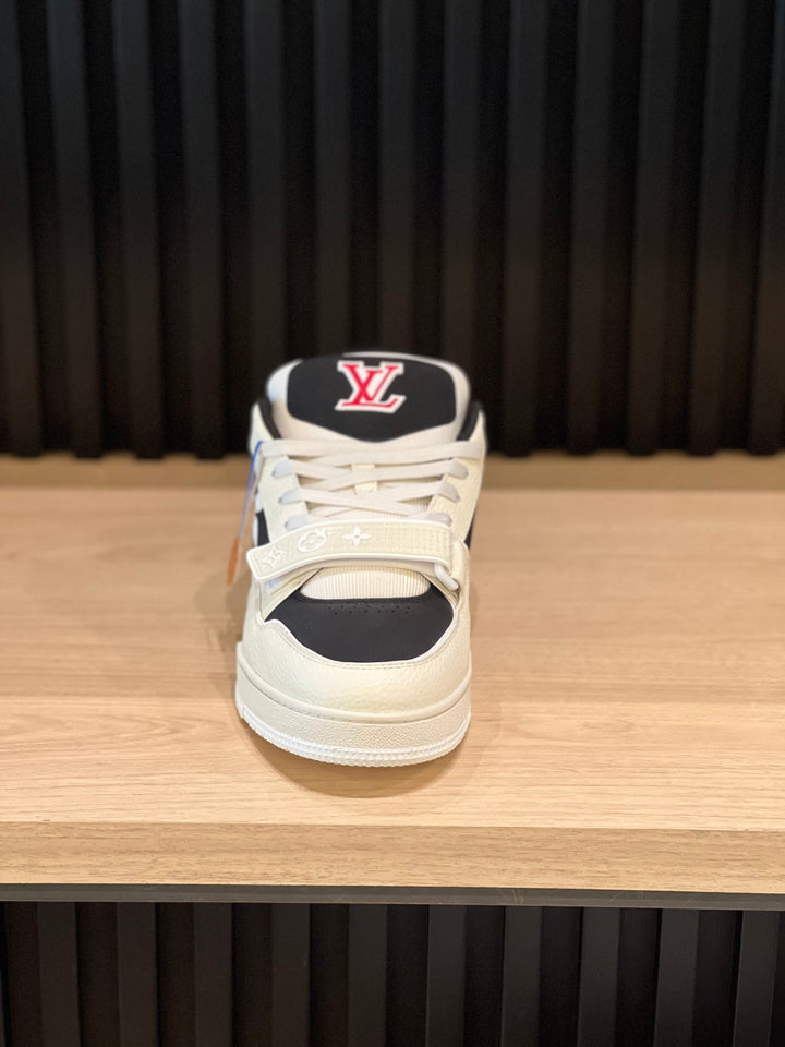 TENIS LV BROCHE BLANCO TOTAL NEGRO