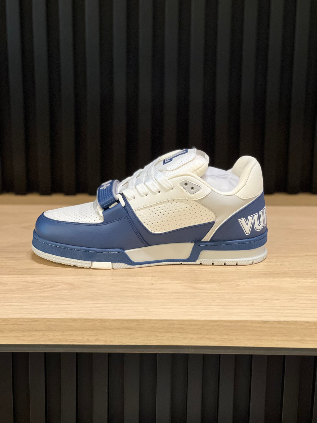 TENIS LV BROCHE BLANCO AZUL