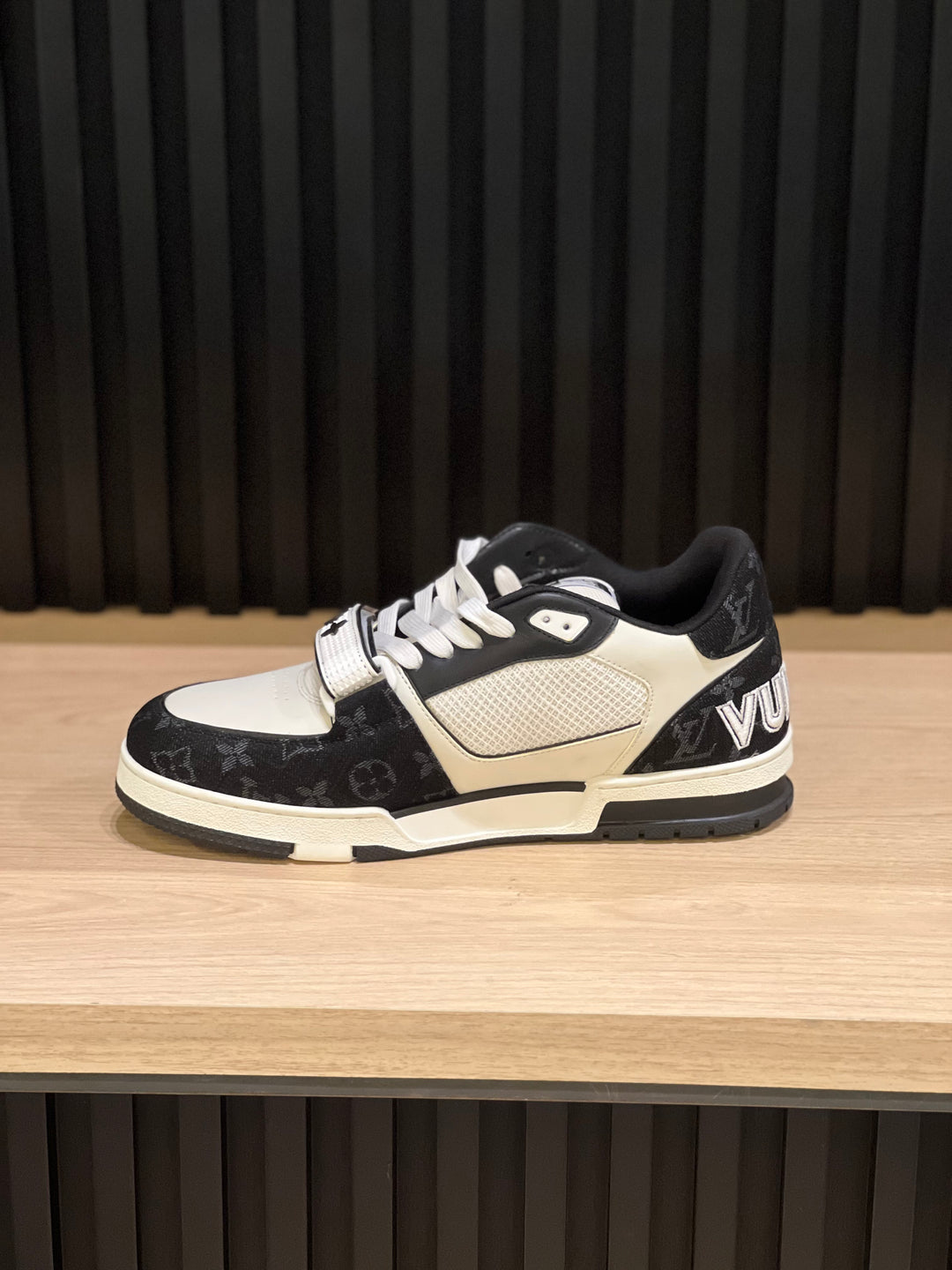 TENIS LV BROCHE BLANCO NEGRO