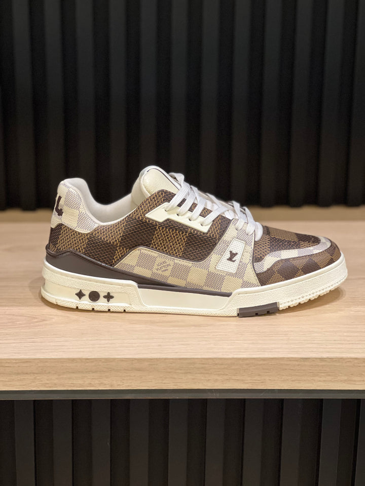 TENIS LV TRAINER CAFE BEIGE BLANCO