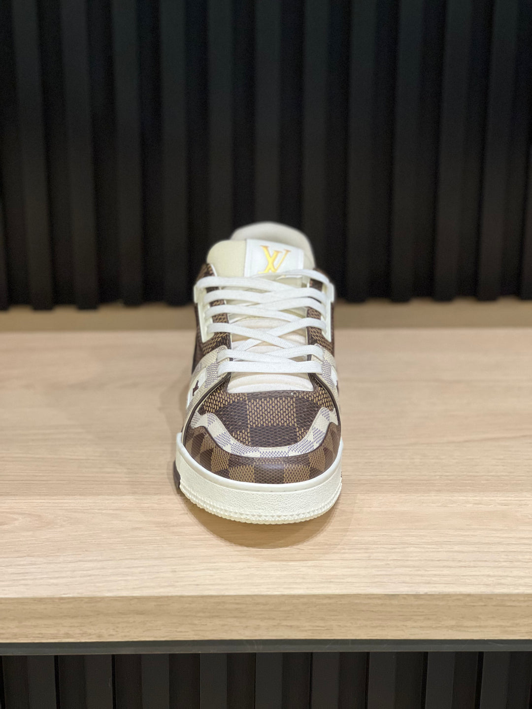 TENIS LV TRAINER CAFE BEIGE BLANCO