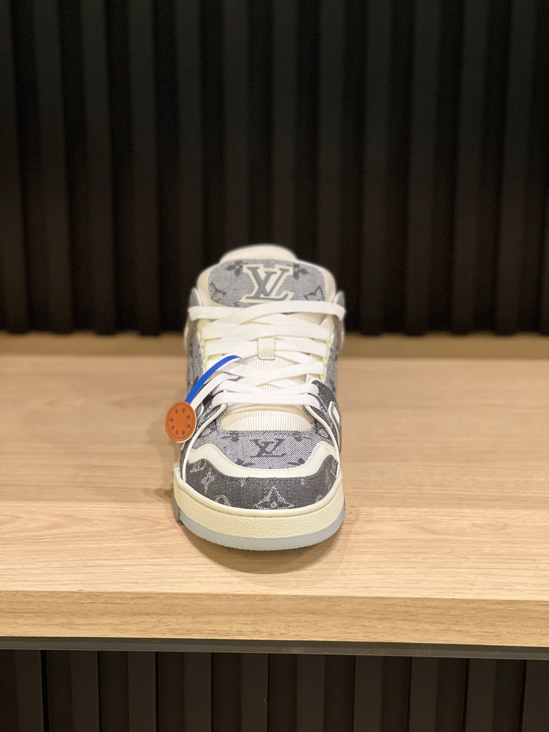 TENIS LV TRAINER GRIS TOTAL