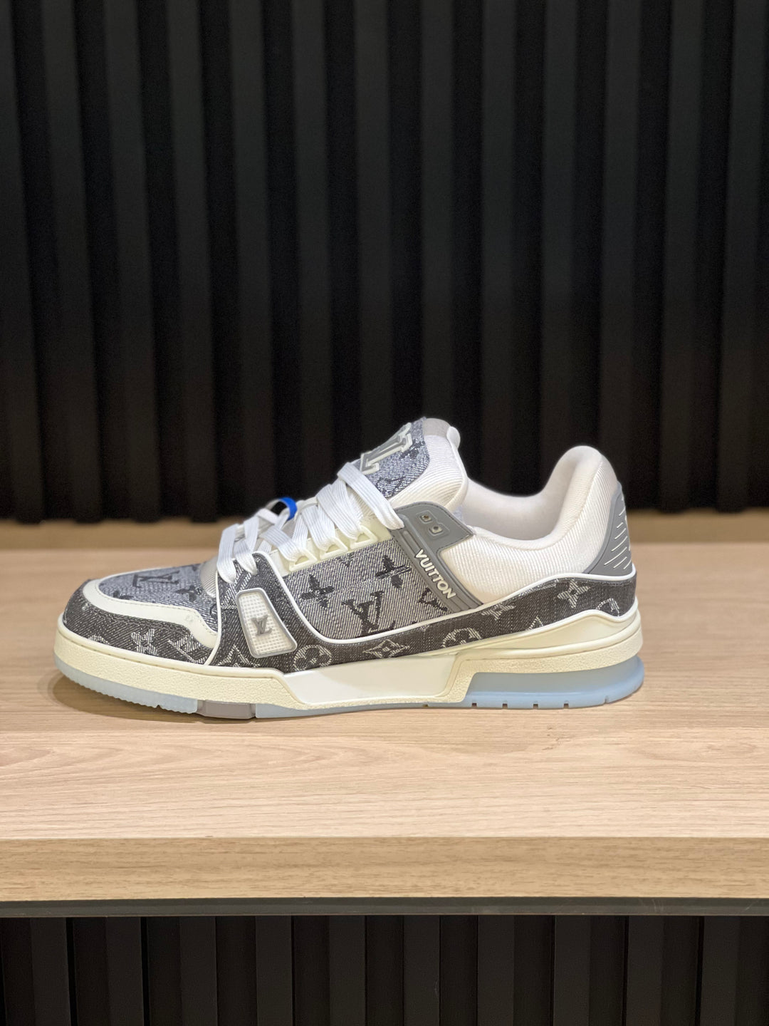 TENIS LV TRAINER GRIS TOTAL