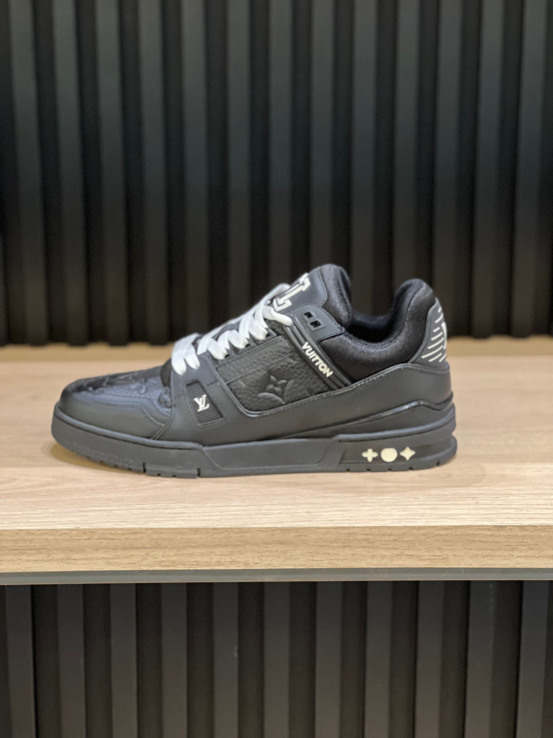 TENIS LV TRAINER NEGRO TOTAL