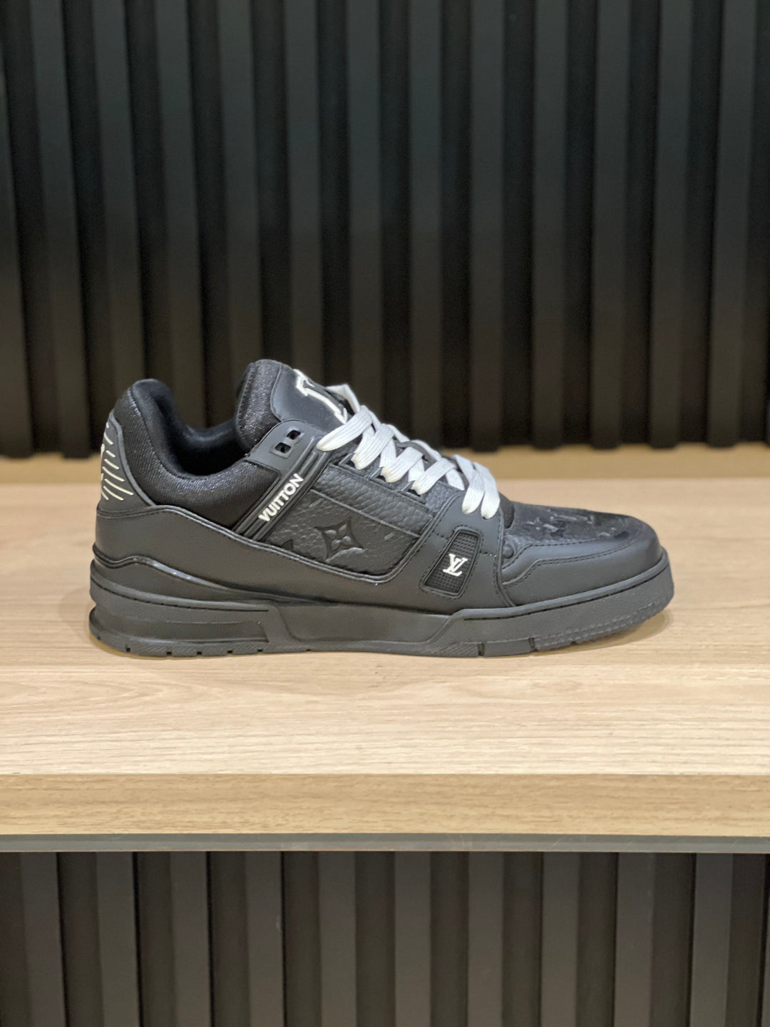 TENIS LV TRAINER NEGRO TOTAL