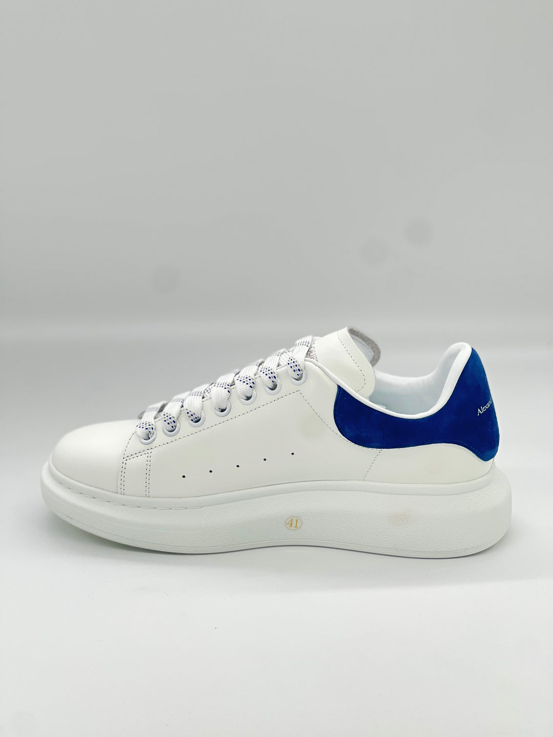 TENIS ALEXANDER MCQUEEN BLANCO AZUL (GAMUZA)