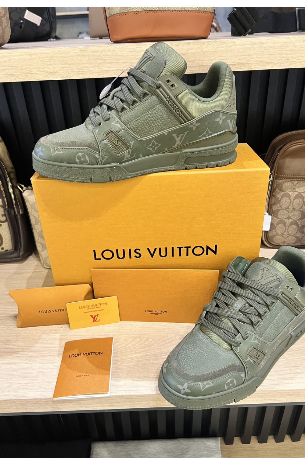 TENIS LV TRAINER OLIVE