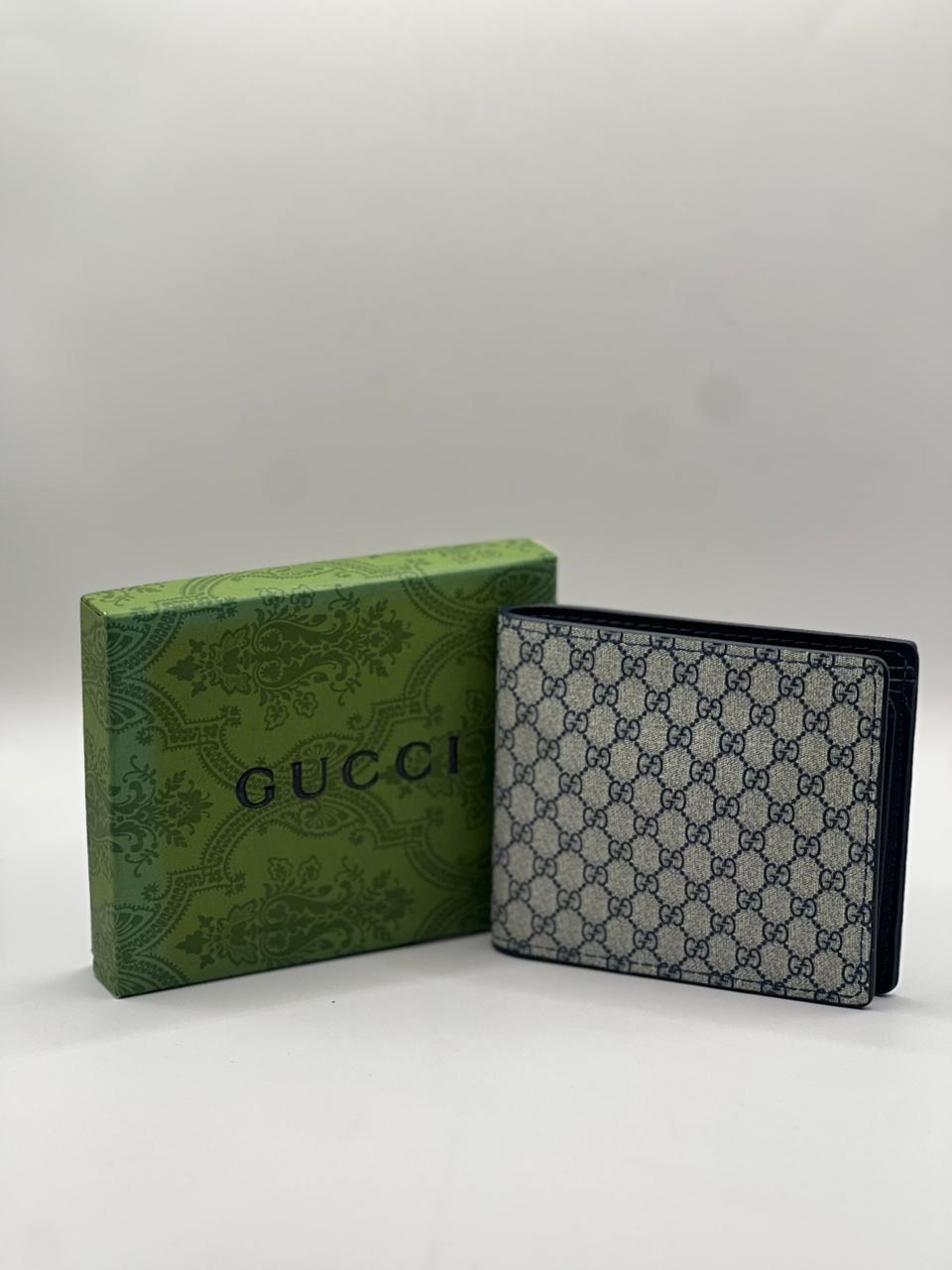 Gucci Cartera GG Supreme Blanco