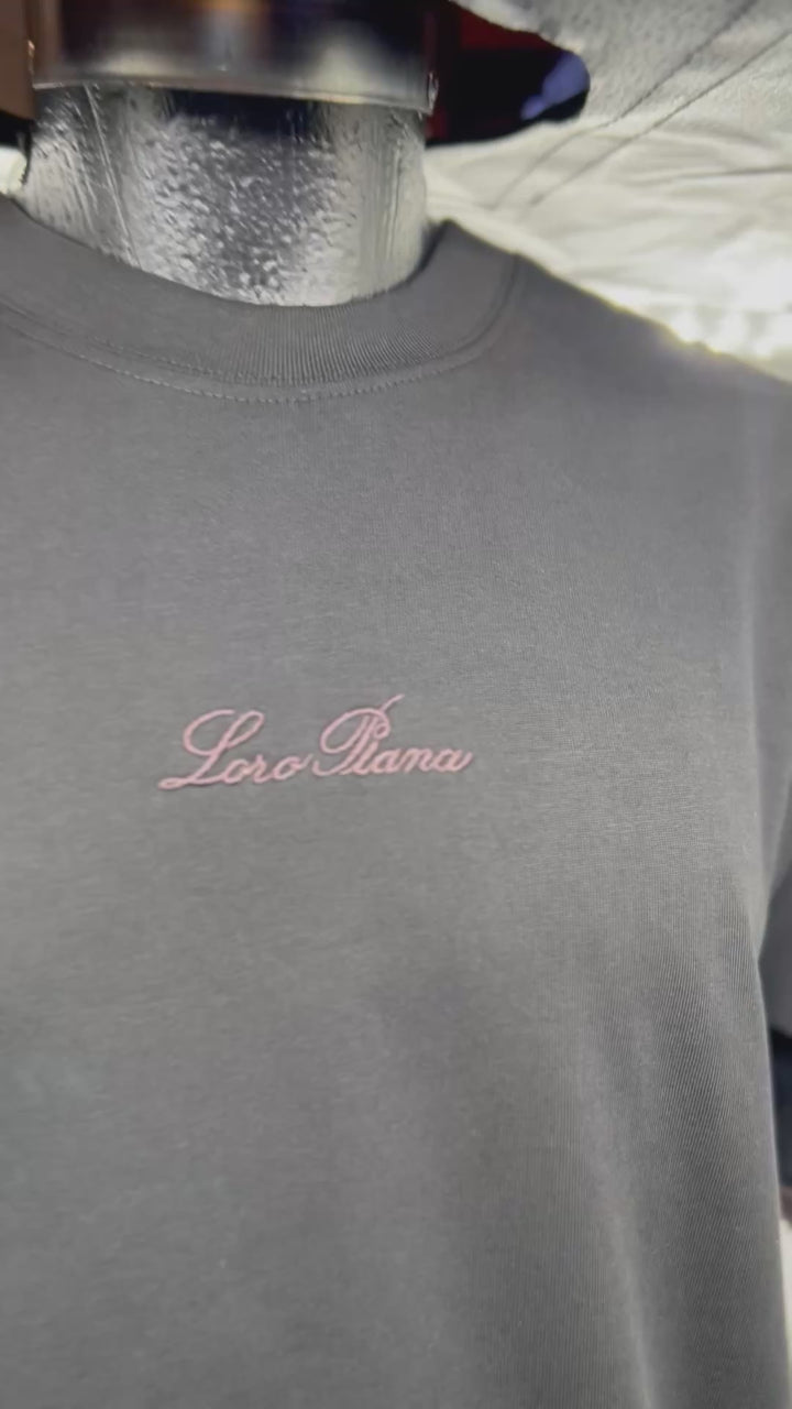 Turca Loro Piana Bordado Pecho